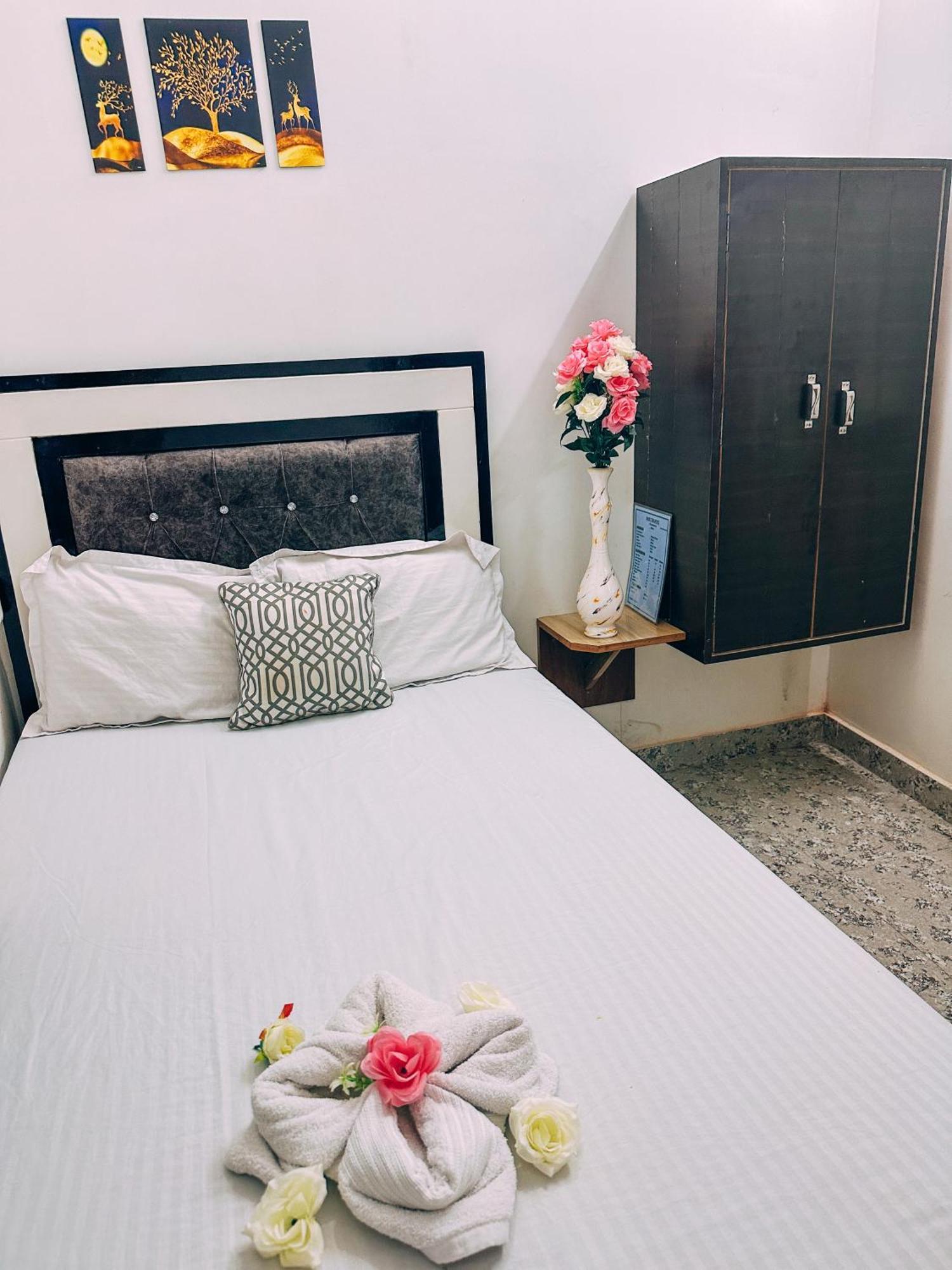 Shree K.B Guest House Varanasi Bagian luar foto